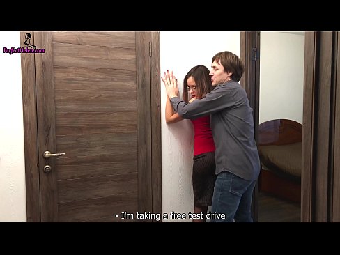 ❤️ სექსუალური რეალტორი ბინის გაყიდვისას სენსუალურად ირტყამს ფუსფულს და ეფიცება - კრემპაი ❤ ანალური ვიდეო ჩვენთან